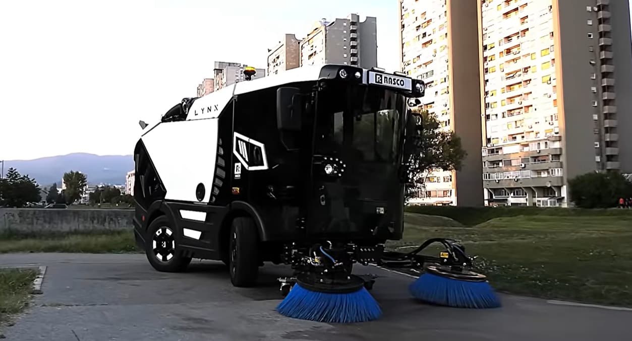 LYNX - A Compact Sweeper for the City of Tomorrow